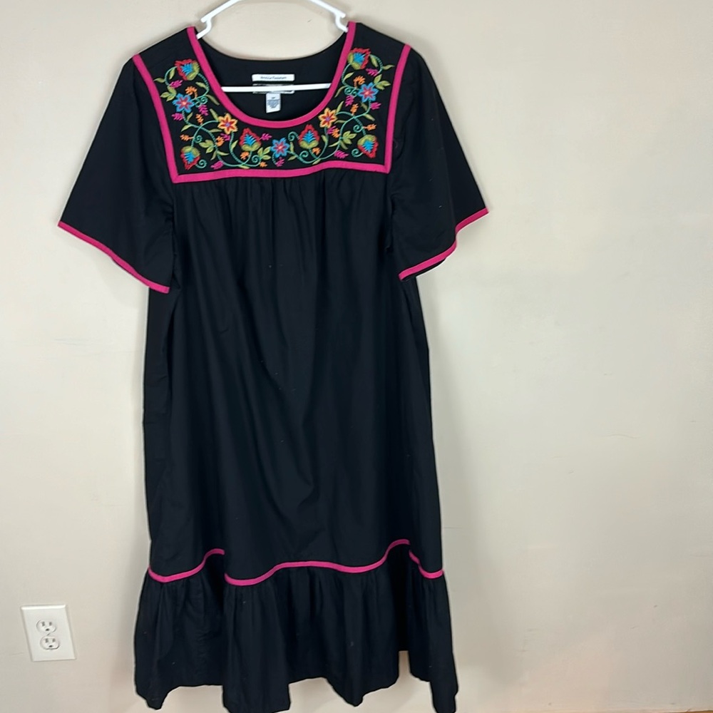 Go Softly Patio Black Embroidered Lounge Dress Size Medium